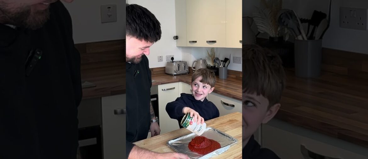 We made “healthy pizza fries” they’re definitely not healthy but they tasted amazing 🤩