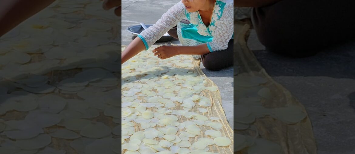 Aalu chips recipe #minivlog #dailyvlog #youtubeshorts #shorts #food #recipe #vlog #viralvideos