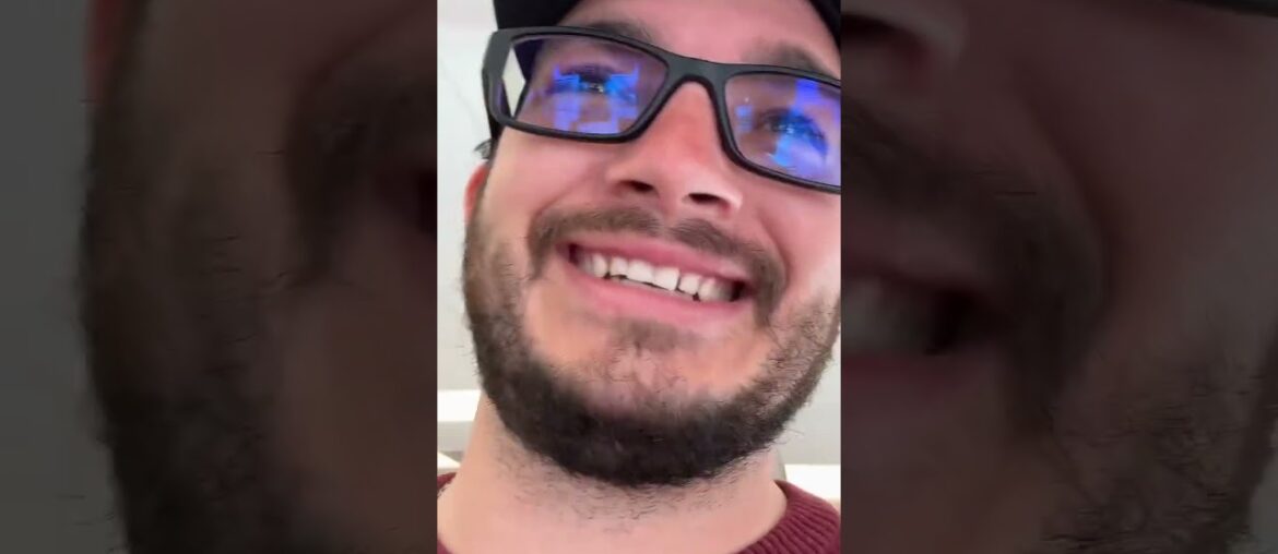 Let’s try KFC’s new spicy chicken wings!👀🔥 #kfc #chickenwings #foodie #fyp #chopelasreviews