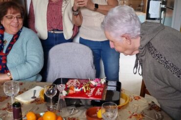 78 лет СВЕКРОВИ | Французская семья за столом | День Рождение по-французски