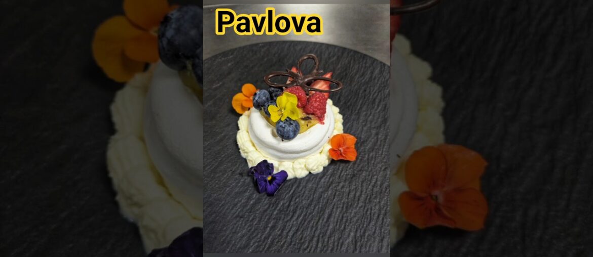 Pavlova Filled with Lemon Curd || French Meringue Pavlova #dessert #food #pastrychef #pavlova #uk