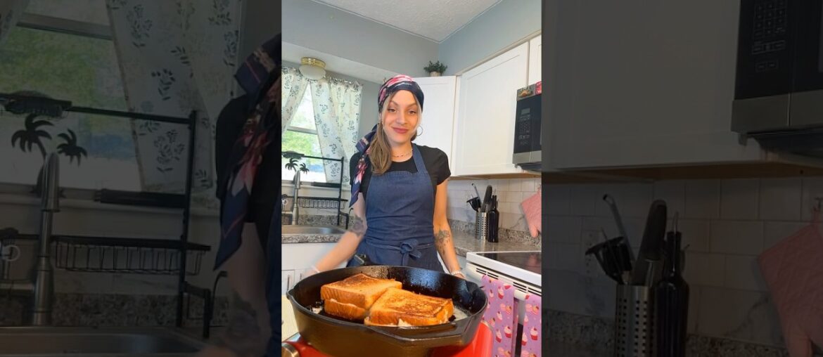 Got Blazed 💨 and made Cinnamon Churro French Toast 👀🔥 #foodie #shorts