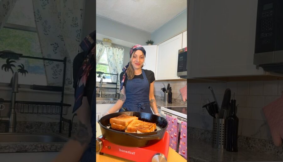 Got Blazed 💨 and made Cinnamon Churro French Toast 👀🔥 #foodie #shorts