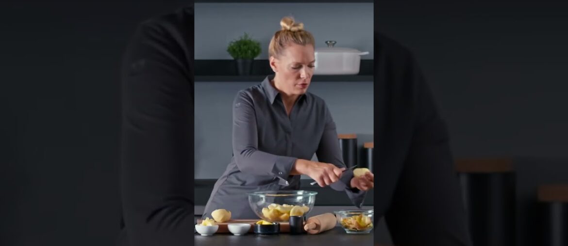 Bevor die Äpfel in der Pfanne karamellisieren, brauchen sie die richtige Vorbereitung...