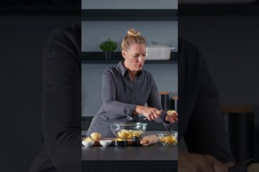 Bevor die Äpfel in der Pfanne karamellisieren, brauchen sie die richtige Vorbereitung...