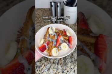 My Cookies & Cream Strawberry Banana French Toast #frenchtoast #Recipe #easybreakfast
