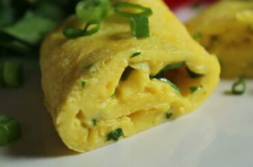 Classic French Omelet Recipe (with Cheese and Herbs)
