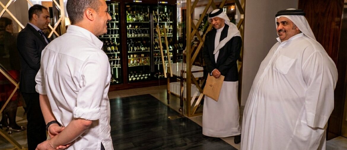 Le chef français découvre qu'il va cuisiner pour le fils du roi du Bahreïn