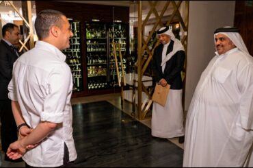 Le chef français découvre qu'il va cuisiner pour le fils du roi du Bahreïn