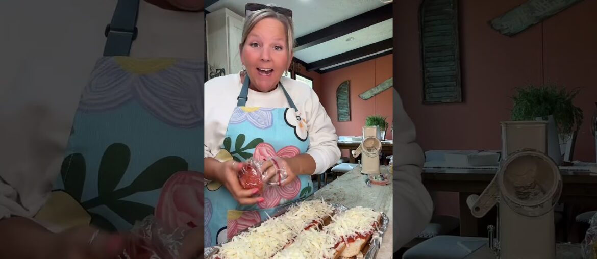 Let’s make French bread pizza #pizza #pizzalover #pizzarecipe #pizzatime #pizzalover