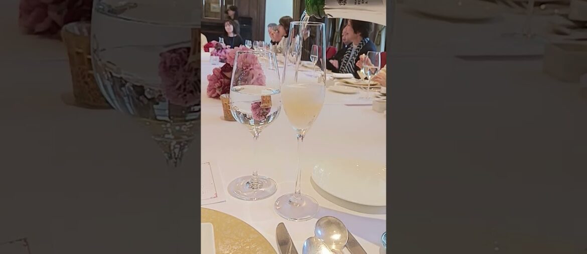 平日の昼間からシャンパン飲みながらフレンチのフルコースを頂きました🥂🍾 #ランチ巡り   #昼飲み
