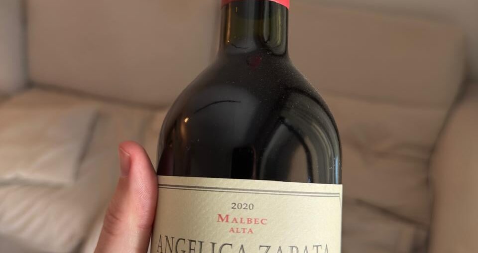 Estoy por abrir un Angelica Zapata Malbec Alta … ¿con qué comida lo acompañarían? ¿Algo clásico tipo carne o irían por otra cosa