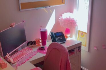 Yayyyy pink office!!!