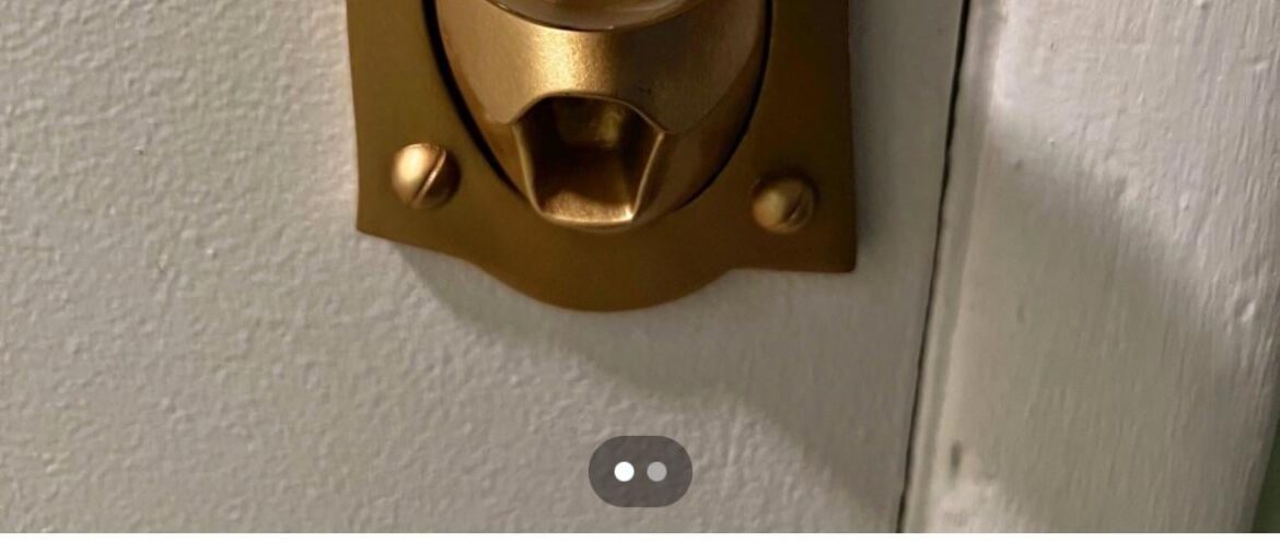 Alice in wonderland doorknob!!