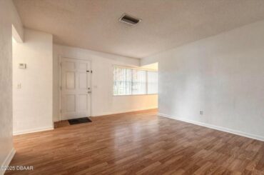 Need advice. Curtain placement