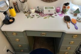 What color walls would go well with my green vanity?