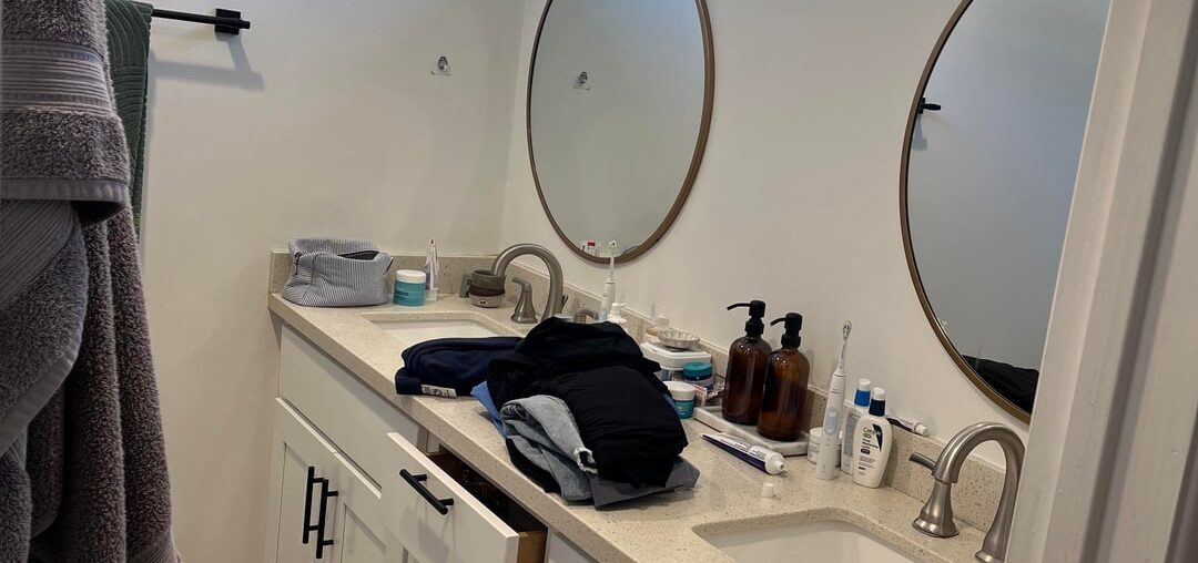 I need help with inspiration for the bathroom! It feels so bland. Not sure what color to paint the walls cause I don’t want to make it seem dark but also it feels like too much white with the stark white cabinets