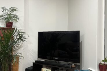 What decor to put behind tv?