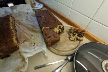 J'ai fait une brioche aux pépites de chocolat noir enrobé de Nocciolata.