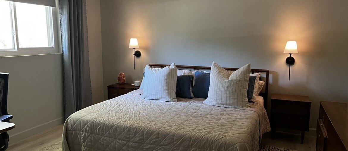 Can anyone tell me if this would look better with navy bed spread and curtains?