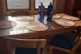 What colour or pattern table runner would go with this ?