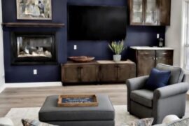 Does the navy accent wall match with my green furniture?