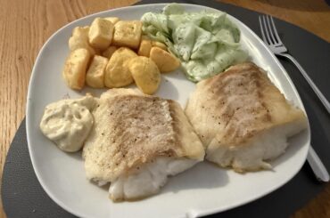 Fried cod with potatoes and cucumber salad