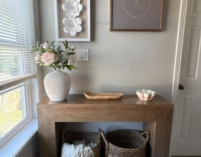My entryway decor perfectly matches my spring theme 🌸