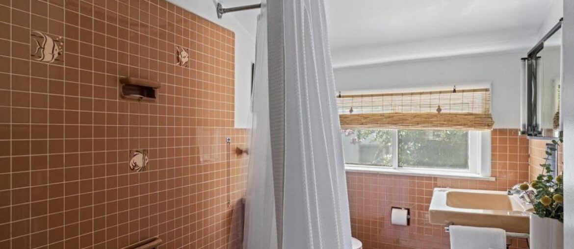 Looking for ideas to modernize bathroom Looking for ideas to modernize bathroom