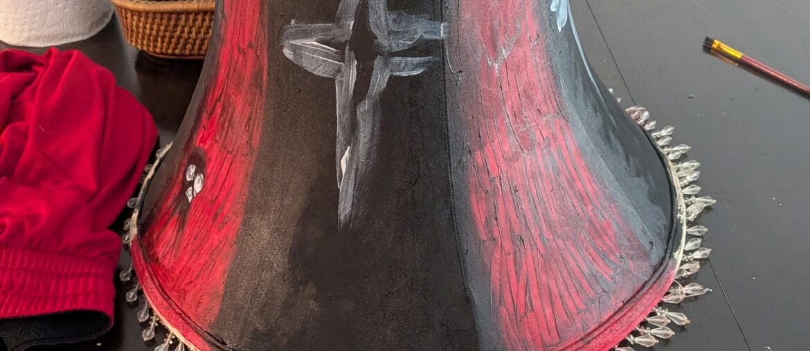 IM NOT ARTISTIC IN DECORATION please help 😭