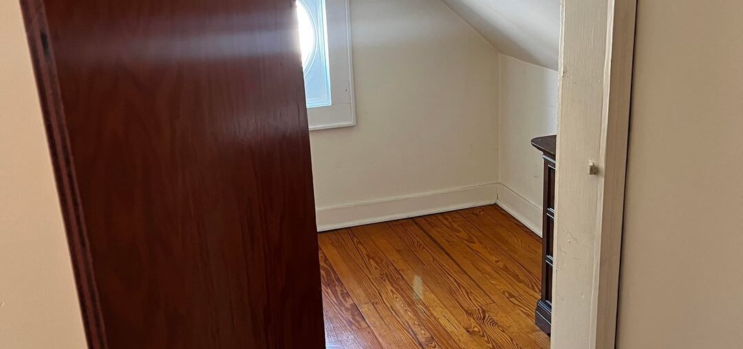 Tiny walk in closet ideas Tiny walk in closet ideas