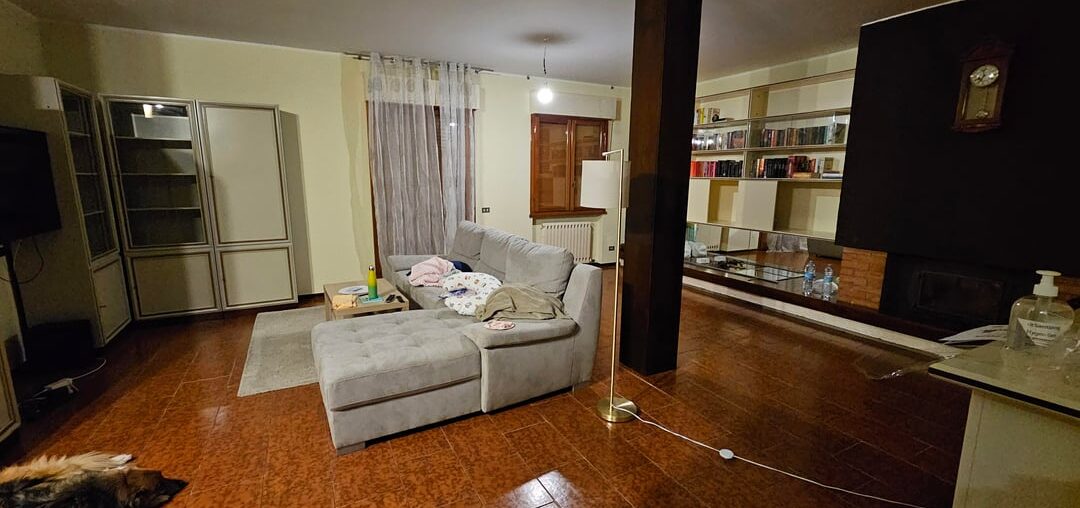 Help me decorate the living room!