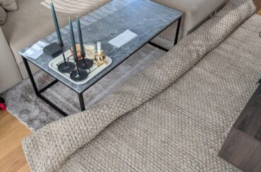 What color rug against this sofa?