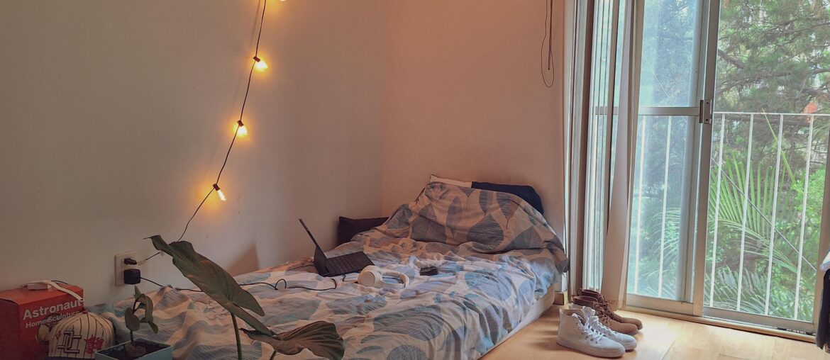 I was looking for a very minimal bedroom