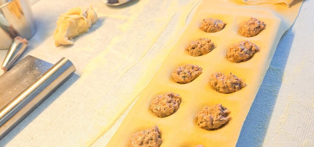 Ravioli with a filling of salsiccia (also homemade) and two different antipasti from the grill with pain de campagne (also homemade).
