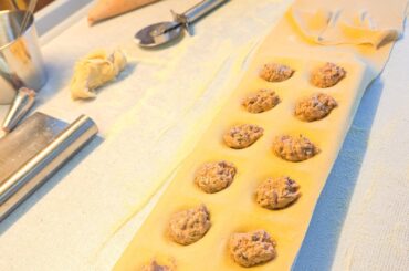 Ravioli with a filling of salsiccia (also homemade) and two different antipasti from the grill with pain de campagne (also homemade).