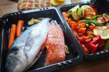 Salmon/sea bream and vegetables on their way to the grill...