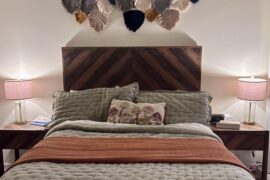 Almost finished setting up the bedroom, and the lamps are now standing out in a bad way, but is it the base or just the shades?