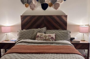 Almost finished setting up the bedroom, and the lamps are now standing out in a bad way, but is it the base or just the shades?