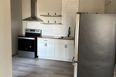 What type of table would go nicely in my kitchen?