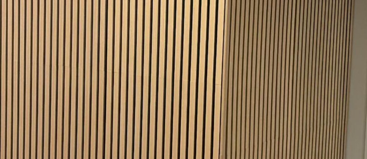 Does the floor match the accent wall?