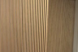 Does the floor match the accent wall?