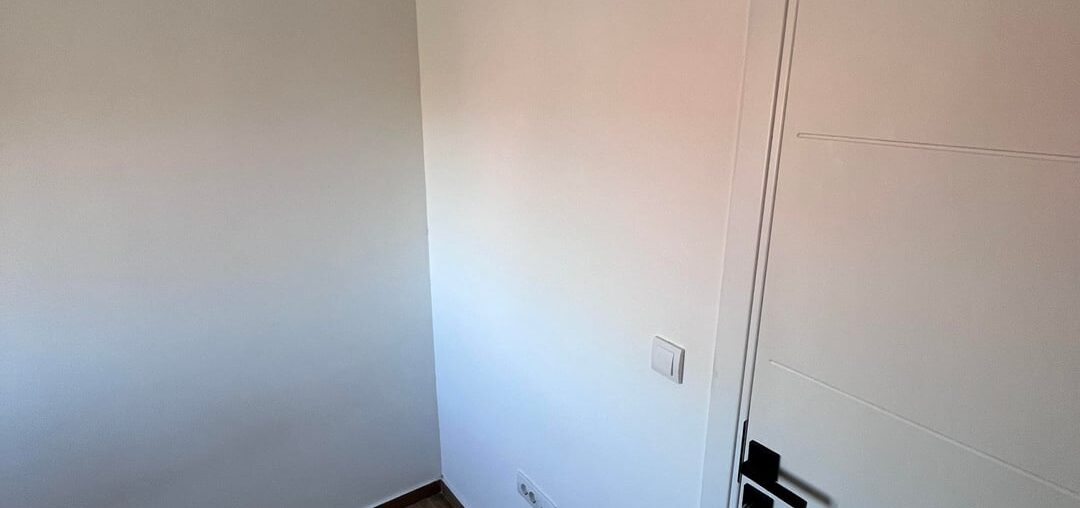 How to best design this small space as an office/gaming room