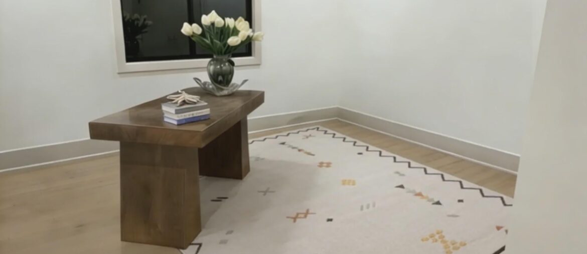 I just bought a nice new desk, but I haven't decided where to put it yet. I also need to consider the sofa.