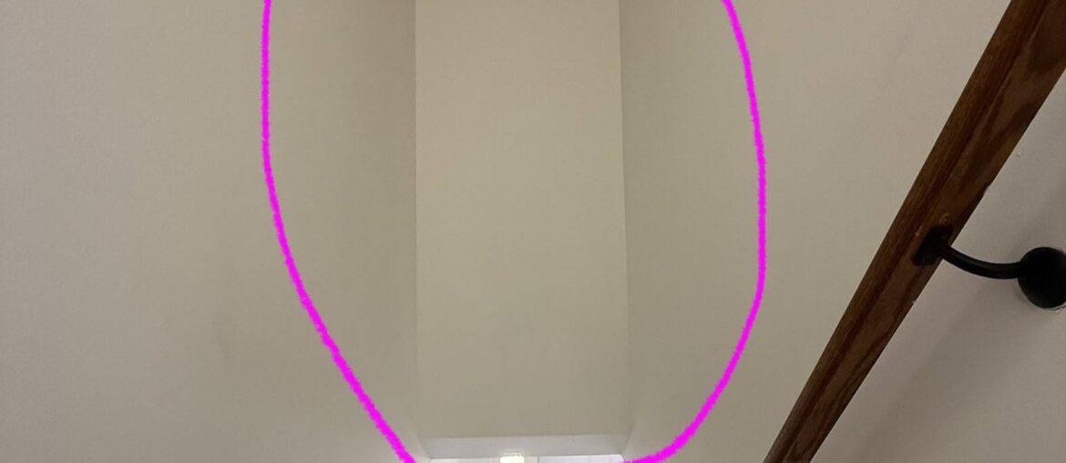 Do ppl usually decorate this area. It looks plain to me.