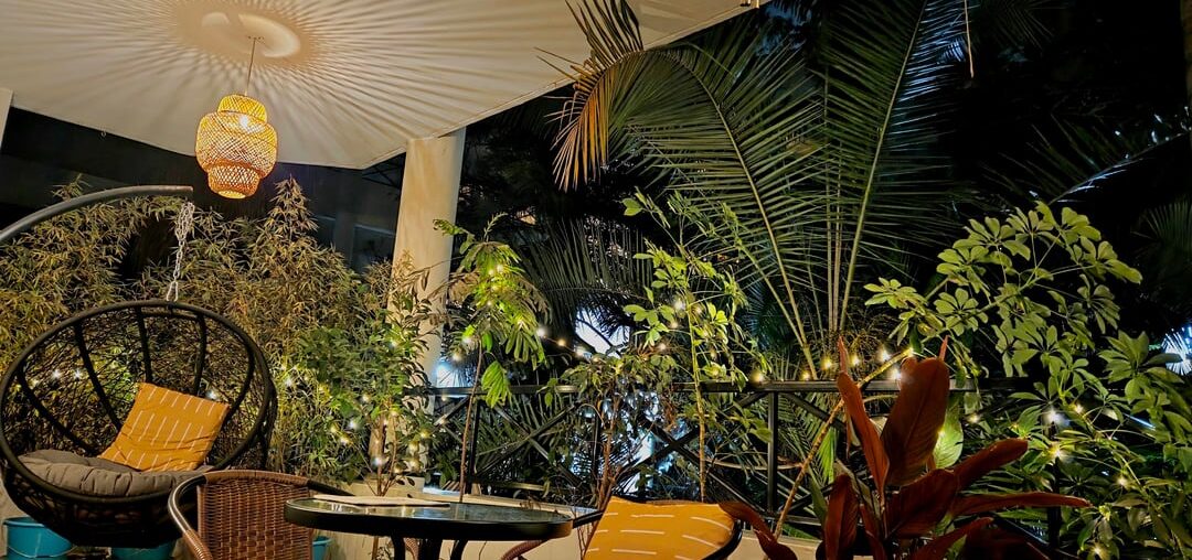 Apartment balcony - day/night