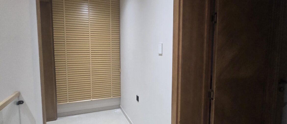 Any ideas to fill my entrance? Beside console