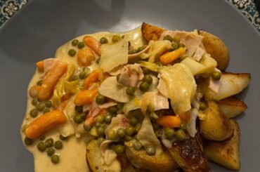 Veggies and smoked chicken in white sauce & roasted potatoes