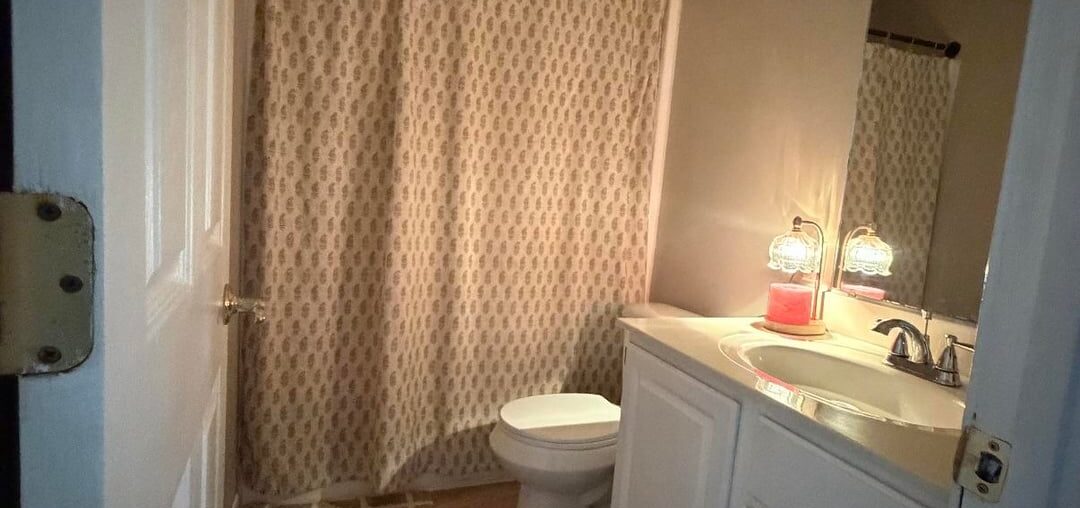 I am considering doing Urbane bronze for my bathroom vanity do you think that would look good or should I consider another color