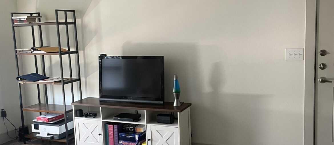 Help with the gap between entertainment and door